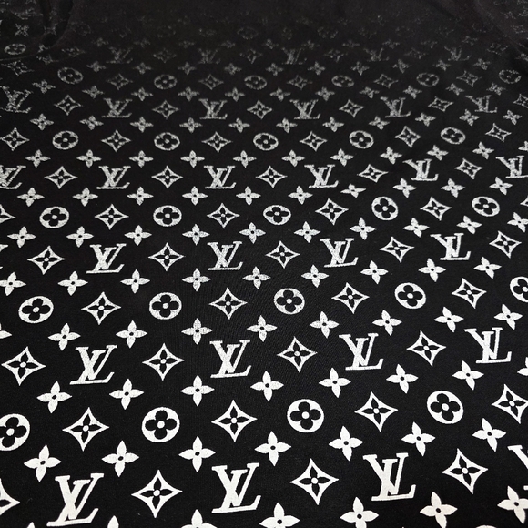 ✨️Authentic Louis Vuitton Black Gradient T-Shirt - Picture 16 of 16